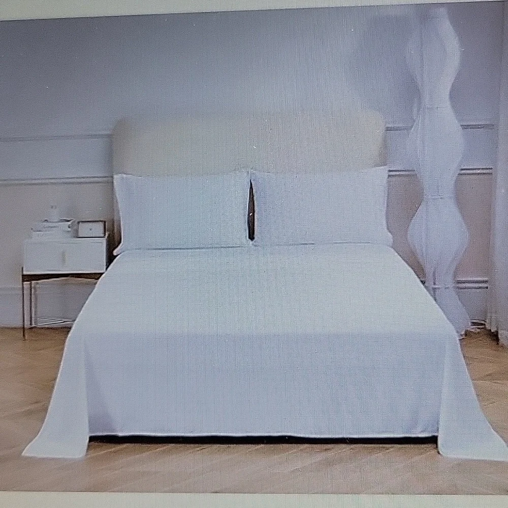 TAIMIT white Queen size 4 piece sheet set soft 100% polyester New without tags